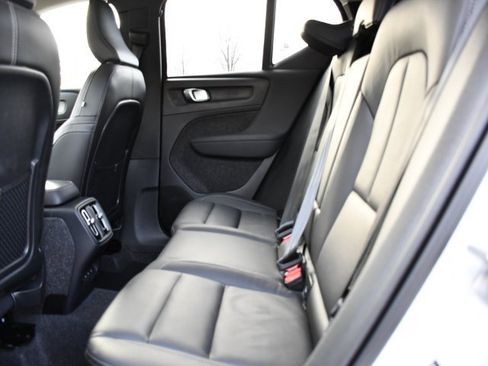 Certified 2025 Volvo XC40 B5 Core image 15