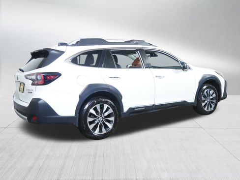 Used 2023 Subaru Outback Touring image 7