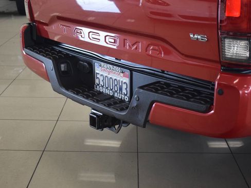 Used 2018 Toyota Tacoma TRD Sport w/ Technology Package image 31