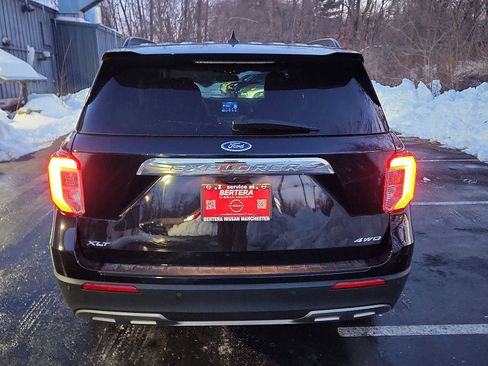 Used 2022 Ford Explorer XLT w/ Equipment Group 202A image 5