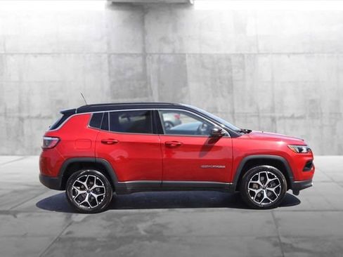 Used 2025 Jeep Compass Limited AWD/4WD image 5