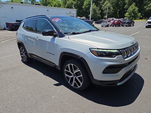 Used 2025 Jeep Compass Limited w/ Elite Group AWD/4WD image 1