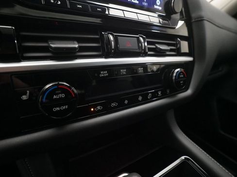 Used 2025 Nissan Pathfinder SL w/ SL Premium Package image 21