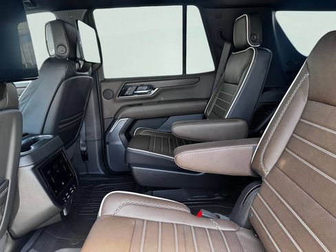 New 2026 GMC Yukon Denali Ultimate w/ LPO, Floor Liner Package AWD/4WD image 11