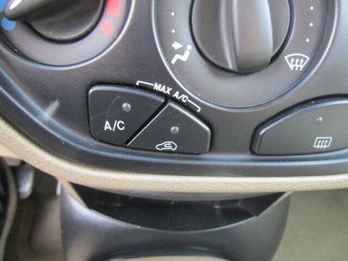 Used 2005 Ford Focus SE image 37