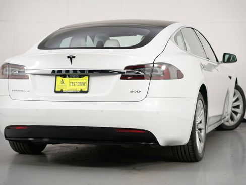 Used 2017 Tesla Model S 90D image 4
