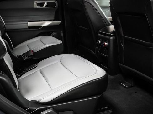 Used 2021 Ford Explorer XLT w/ Equipment Group 202A image 20