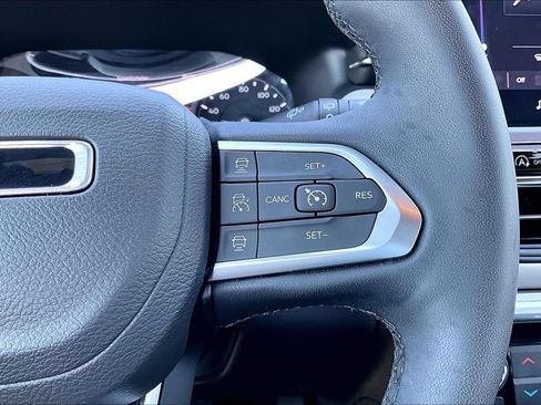 Used 2025 Jeep Compass Limited AWD/4WD image 18