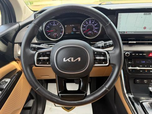 Used 2024 Kia Carnival EX FWD image 24