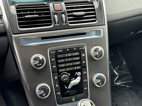 Used 2016 Volvo XC60 T5 Premier w/ Proximity Package image 19