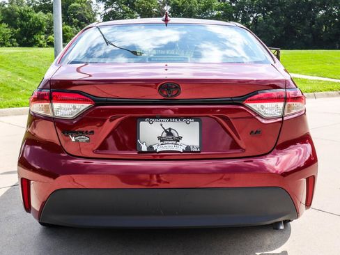 Used 2025 Toyota Corolla LE w/ LE Premium Package FWD image 19