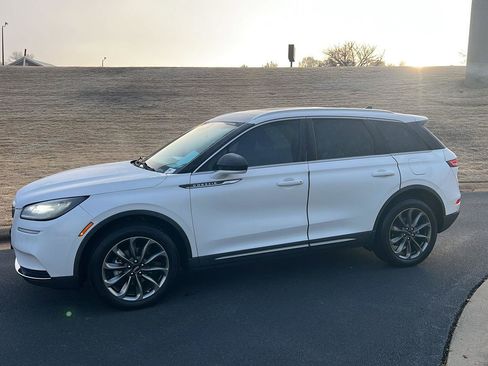 Used 2021 Lincoln Corsair AWD w/ Premium Package image 3