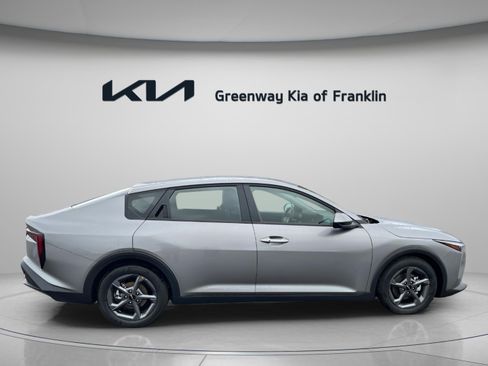 New 2025 Kia K4 LXS image 8