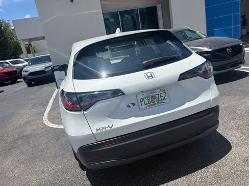 Used 2023 Honda HR-V LX image 8