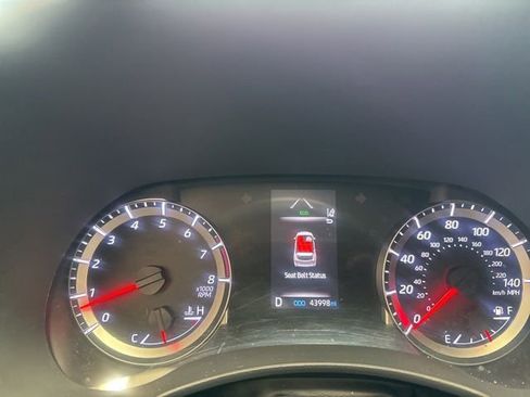 Used 2021 Toyota Highlander L FWD image 20