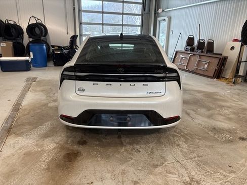 Used 2024 Toyota Prius Prime SE image 4