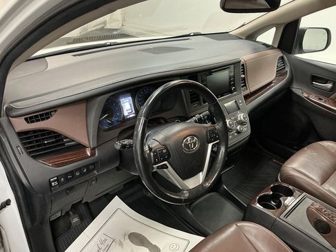 Used 2018 Toyota Sienna Limited Premium w/ Protection Package FWD image 10