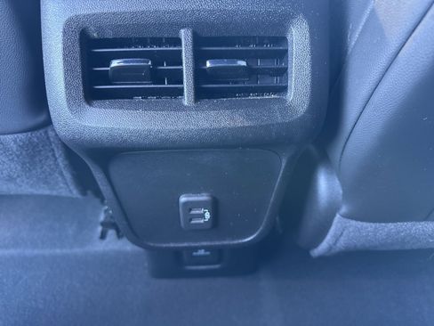 Used 2022 Chevrolet Equinox RS w/ RS Leather Package image 18