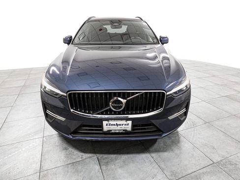Used 2022 Volvo XC60 B5 Momentum image 2