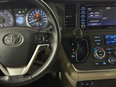 Used 2020 Toyota Sienna XLE FWD image 28