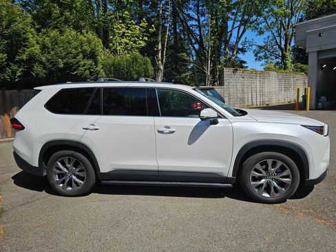 Used 2024 Toyota Grand Highlander AWD image 8