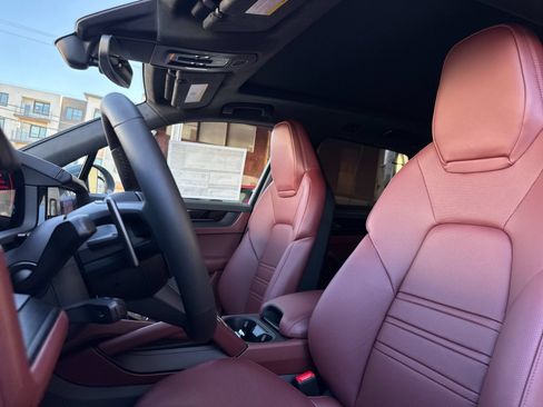 New 2026 Porsche Cayenne GTS AWD/4WD image 5