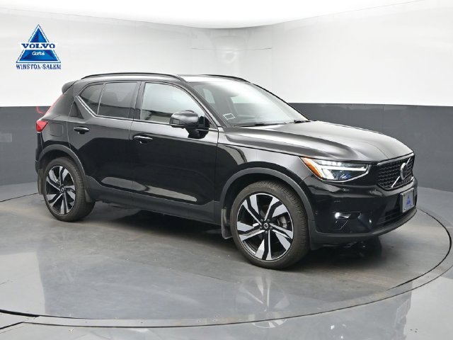 Used 2023 Volvo XC40 B5 Plus w/ Driver Assist Package AWD/4WD image 1