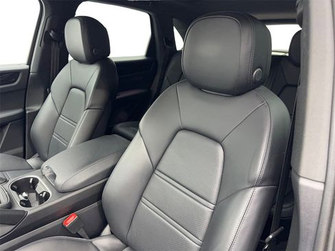Used 2022 Porsche Cayenne image 26