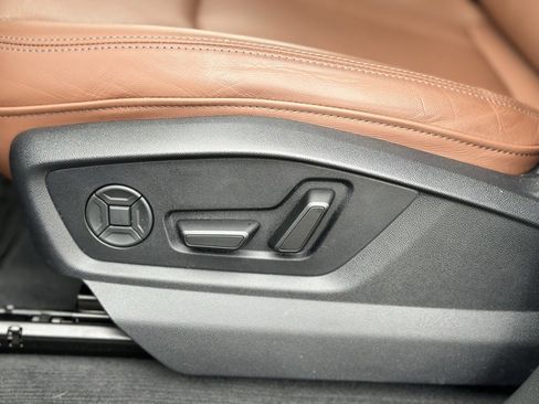 Used 2025 Audi Q8 Premium Plus image 16