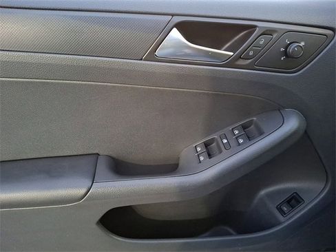 Used 2015 Volkswagen Jetta S image 18