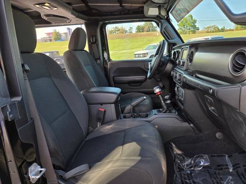 Used 2019 Jeep Wrangler Sport AWD/4WD image 16