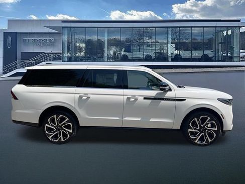 New 2027 Lincoln Navigator L Black Label AWD/4WD image 9