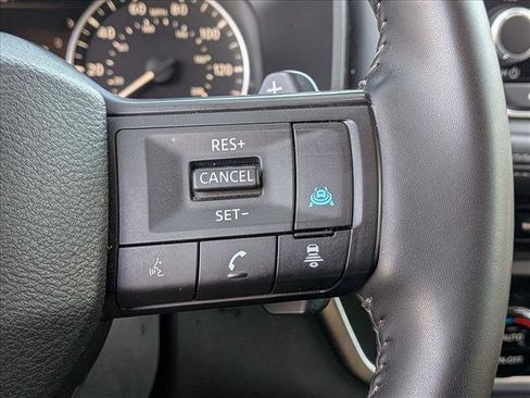 Used 2025 Nissan Rogue SV AWD/4WD image 11