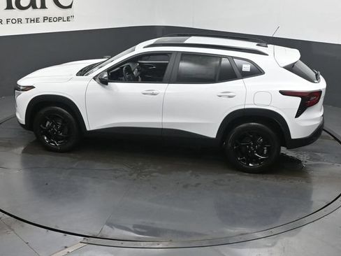 New 2026 Chevrolet Trax LT w/ Sunroof Package FWD image 21