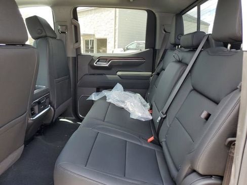 New 2026 GMC Sierra 1500 SLT image 13
