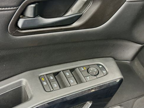 Used 2023 Nissan Pathfinder SV image 15