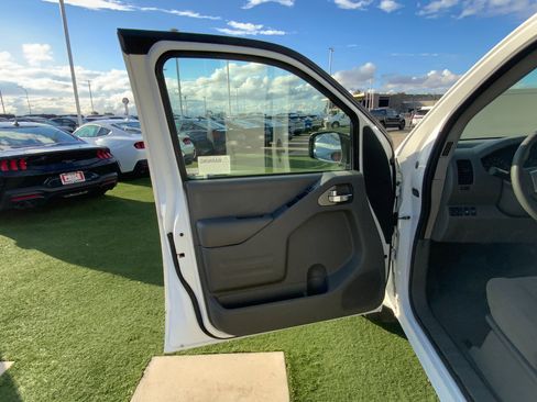 Used 2019 Nissan Frontier SV image 8