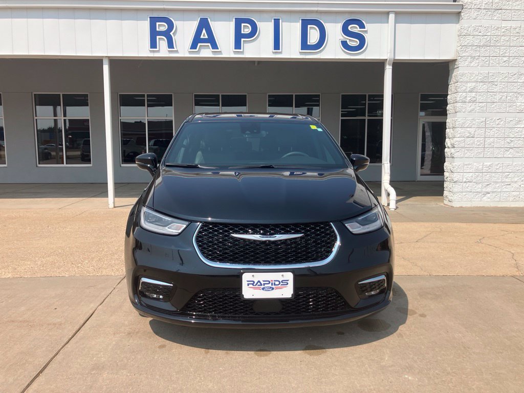 Used 2025 Chrysler Pacifica Select FWD image 2
