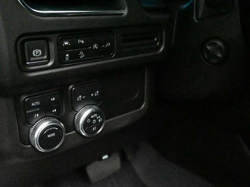 Used 2022 GMC Yukon XL AT4 AWD/4WD image 22