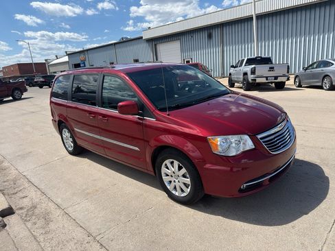 Used 2014 Chrysler Town & Country Touring FWD image 2