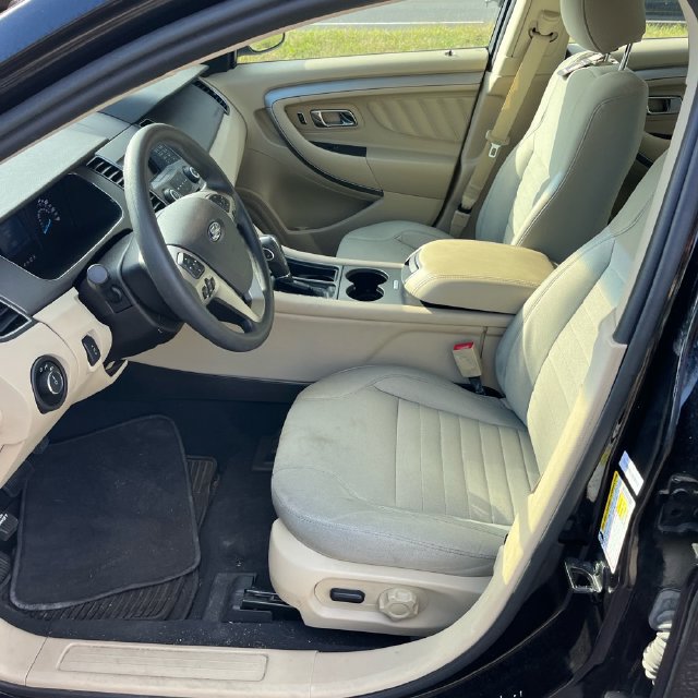 Used 2019 Ford Taurus SE FWD image 4