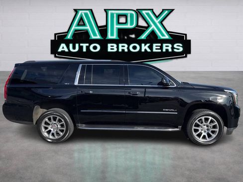 Used 2020 GMC Yukon XL Denali RWD image 11
