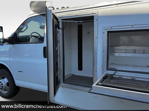 Used 2022 GMC Savana 3500 w/ Power Convenience Package RWD image 24