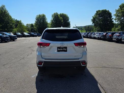 Used 2017 Toyota Highlander Limited AWD/4WD image 7