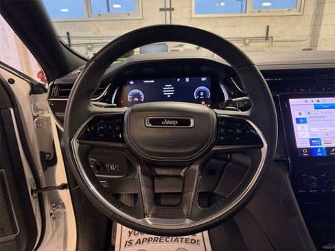 Used 2023 Jeep Grand Cherokee Overland image 15