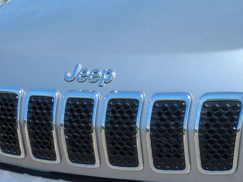 Used 2020 Jeep Cherokee Limited w/ Trailer Tow Group AWD/4WD image 12