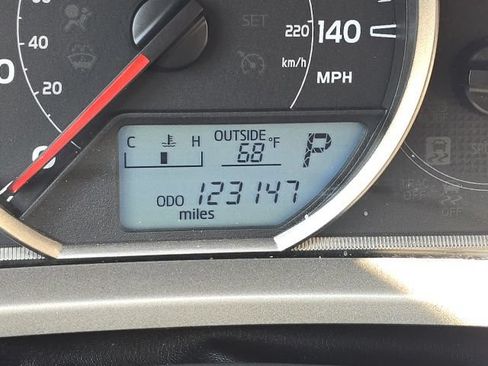 Used 2014 Toyota RAV4 XLE AWD/4WD image 14