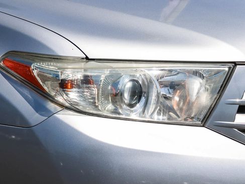 Used 2013 Toyota Highlander Limited FWD image 4