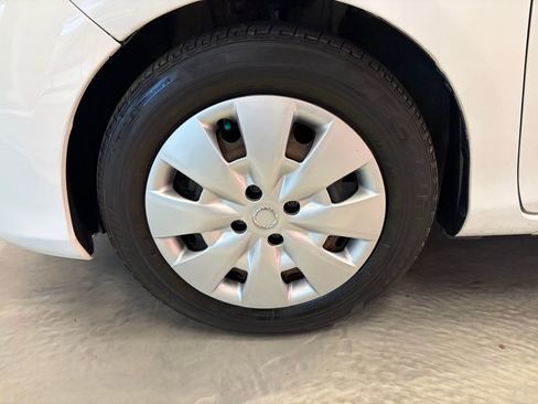 Used 2017 Toyota Yaris L image 18