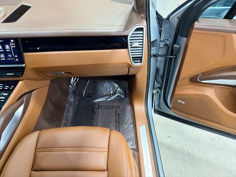 Certified 2023 Porsche Cayenne Turbo image 18